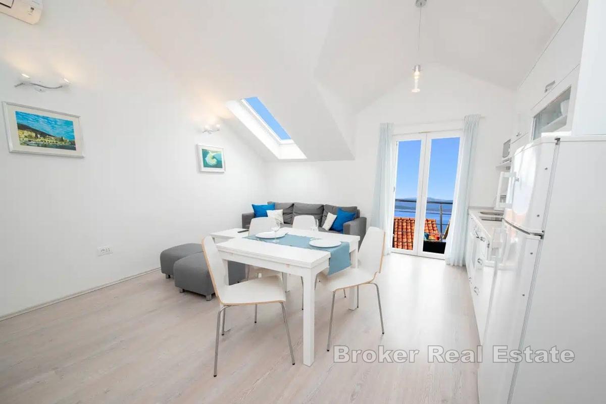 Villa med 4 enheter och havsutsikt