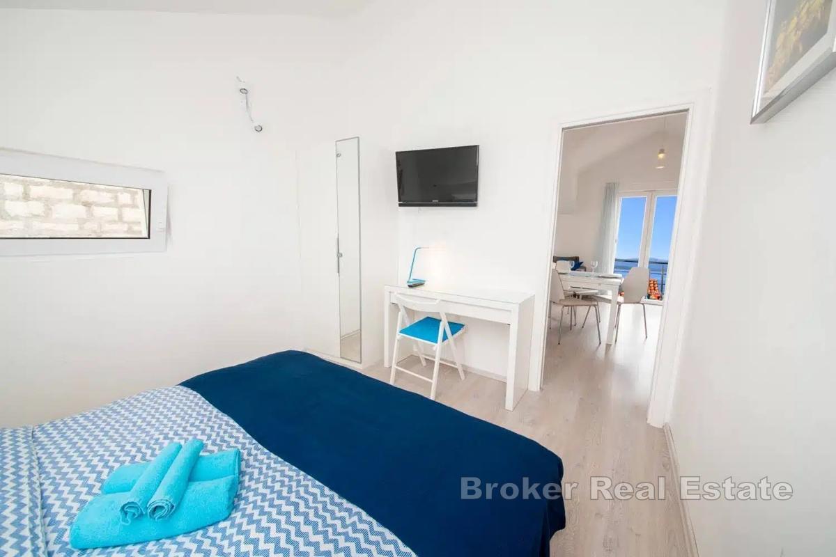 Villa mit 4 Wohneinheiten und Meerblick