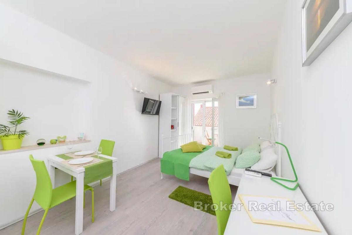 Villa med 4 enheter och havsutsikt