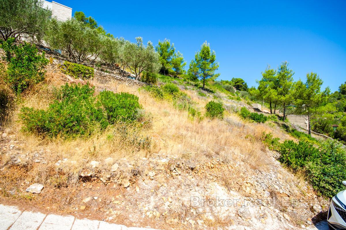 Stavební pozemek v první řadě u moře