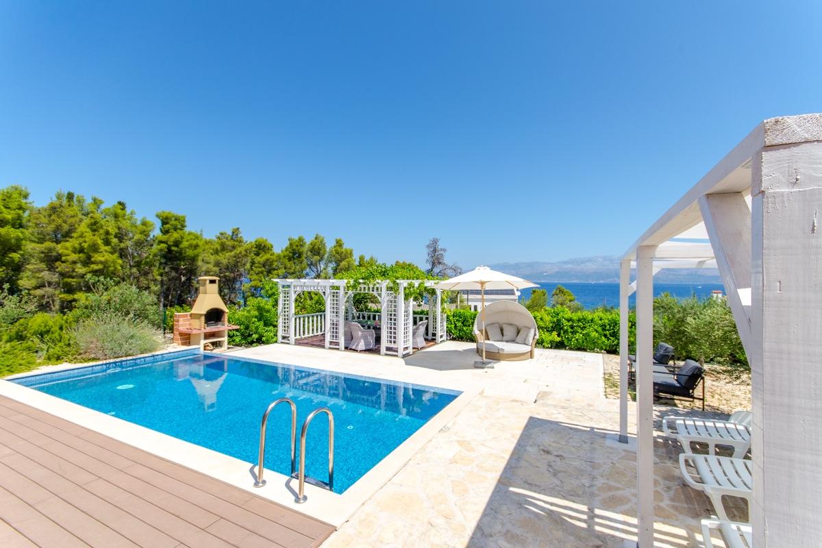 Modernes Haus mit Pool