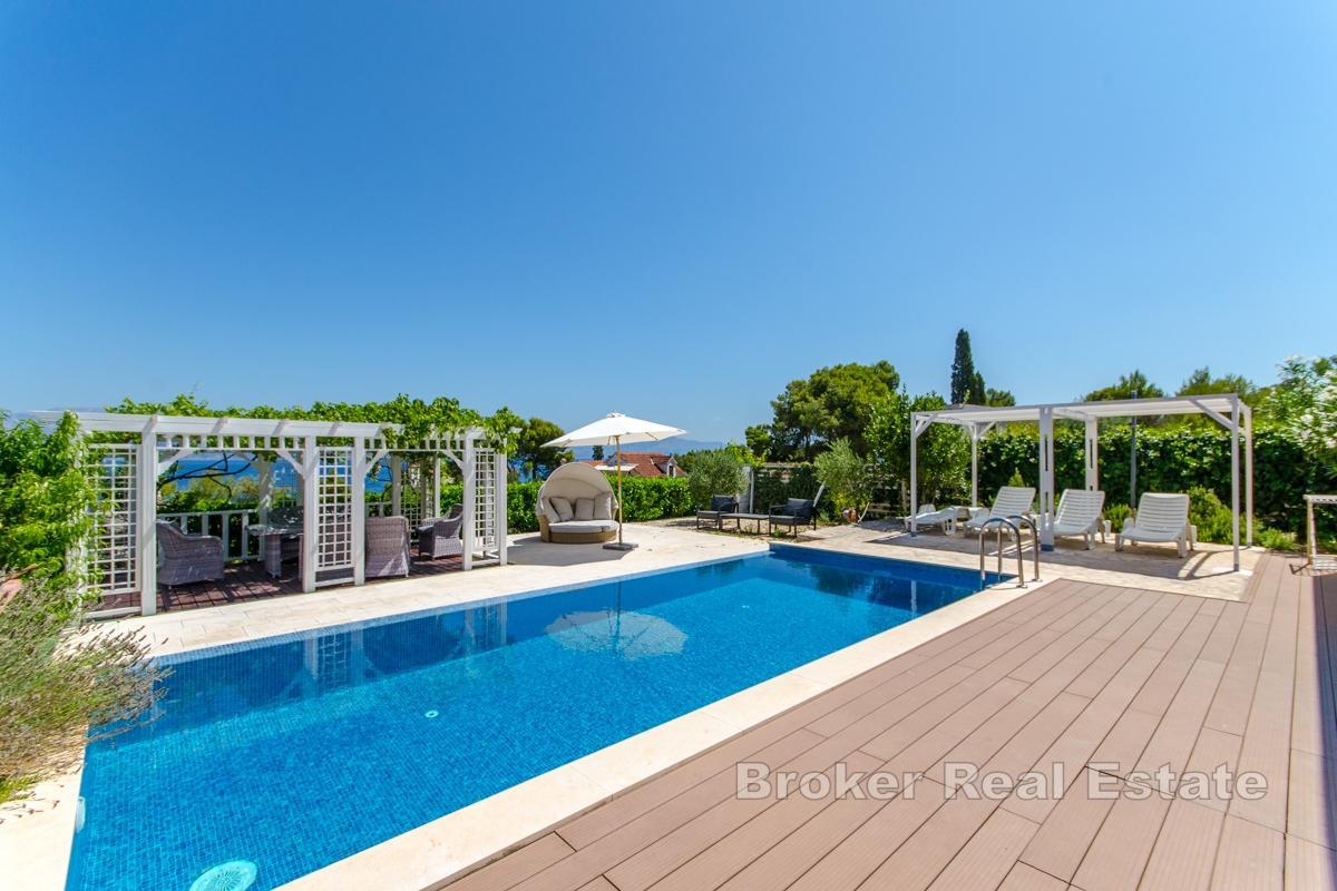 Modernt hus med pool