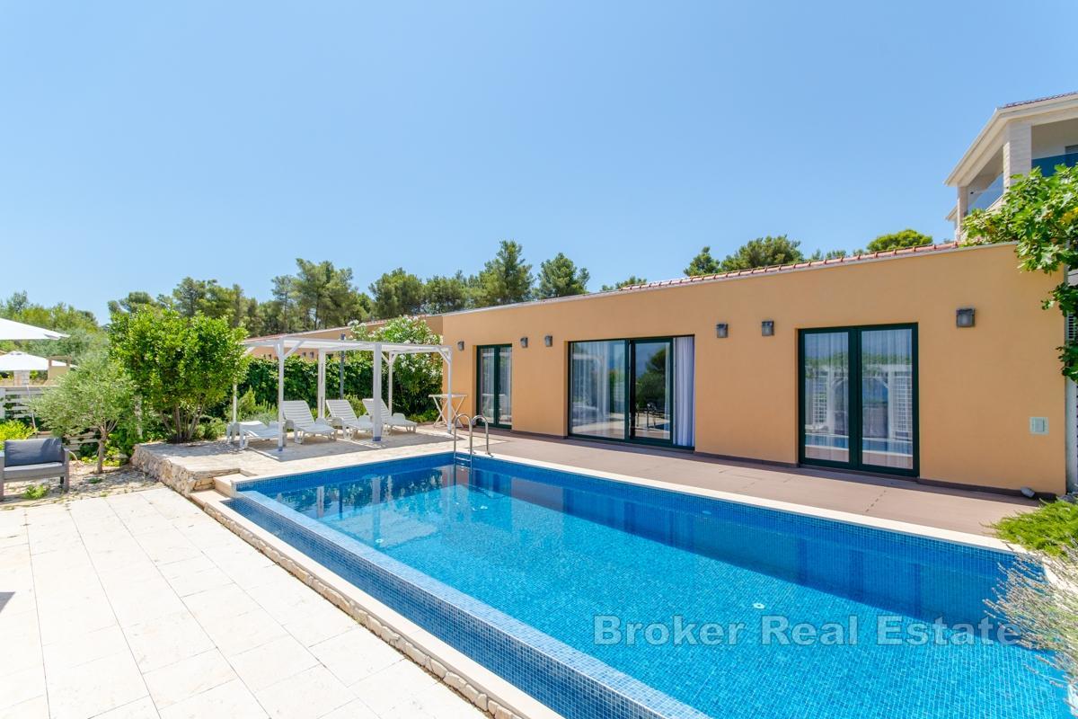 Modernt hus med pool