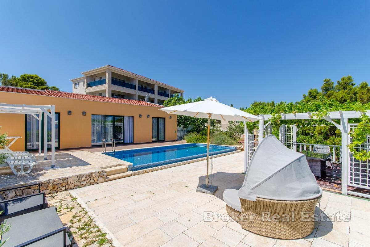 Modernt hus med pool