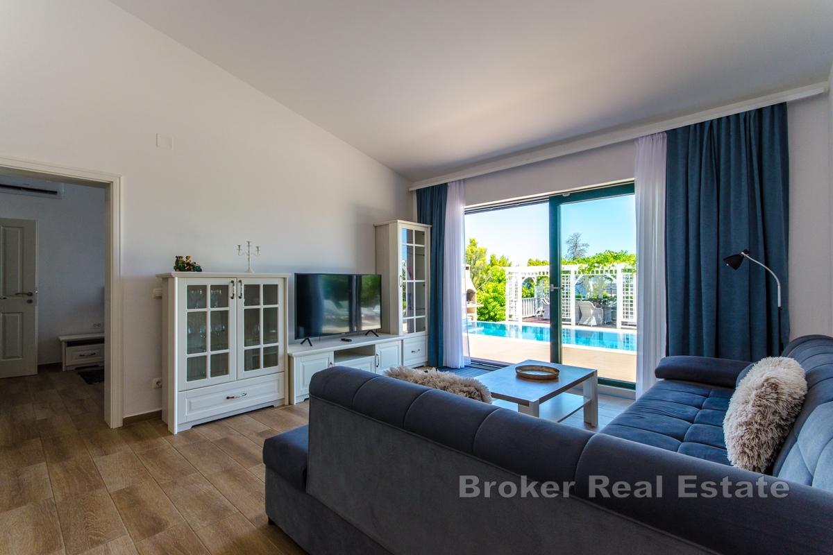 Moderna kuća s bazenom