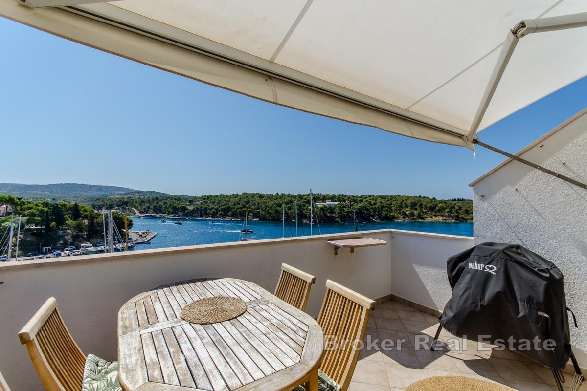 Toroms leilighet, første rad mot sjøen