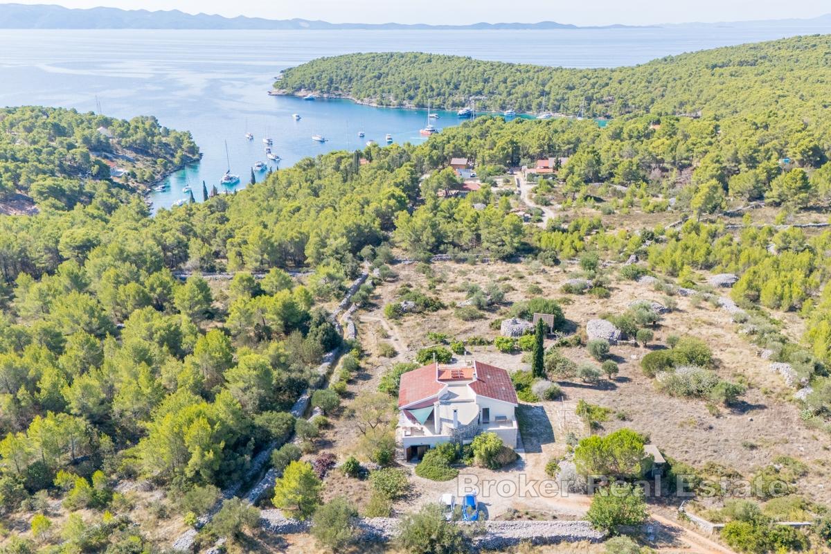 Casa isolata con vista mare