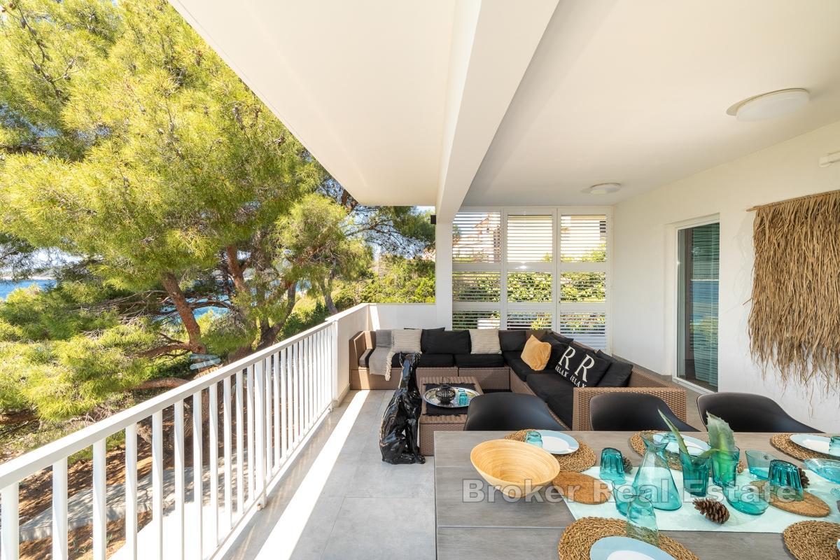 Mediteranska vila smještena uz samu morsku obalu