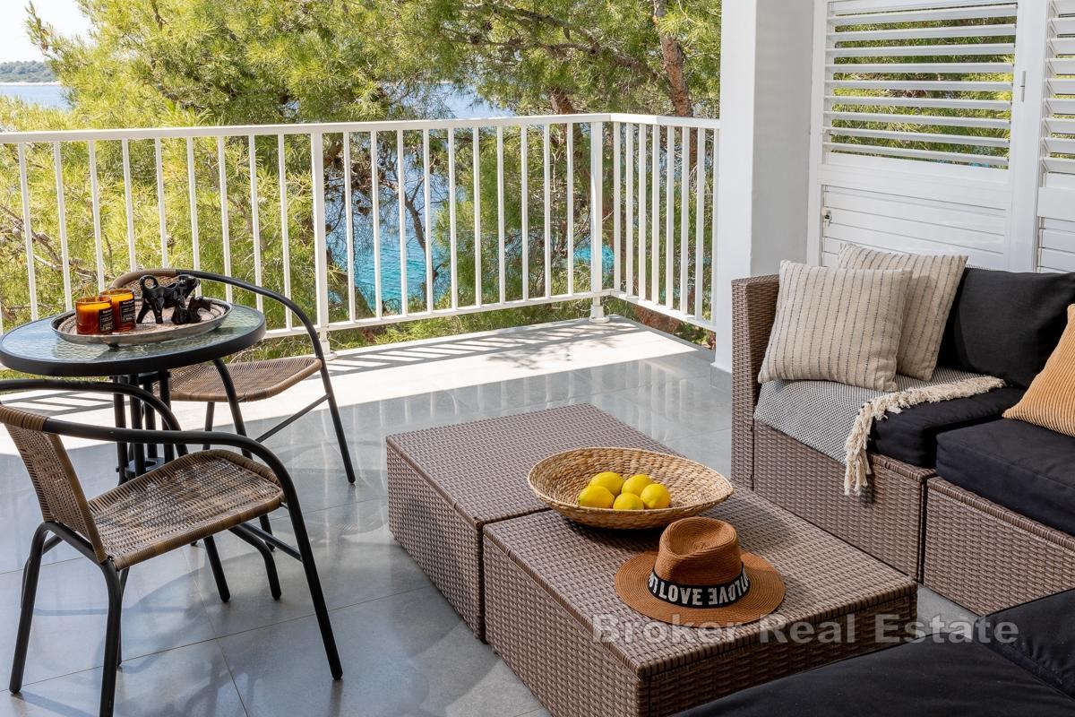 Mediteranska vila smještena uz samu morsku obalu