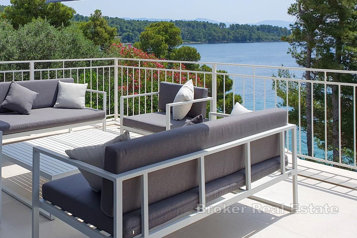 Villa neuve en première ligne de mer