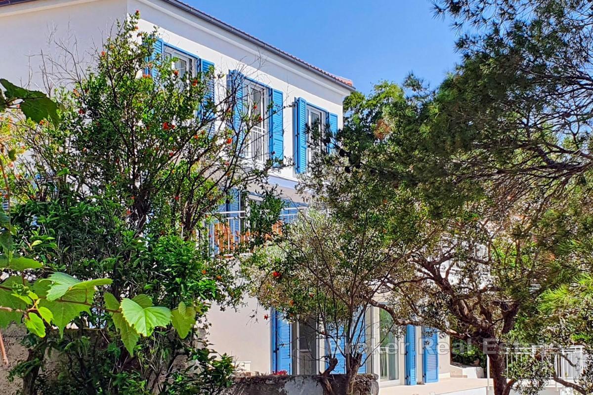 Neubauvilla in erster Reihe zum Meer