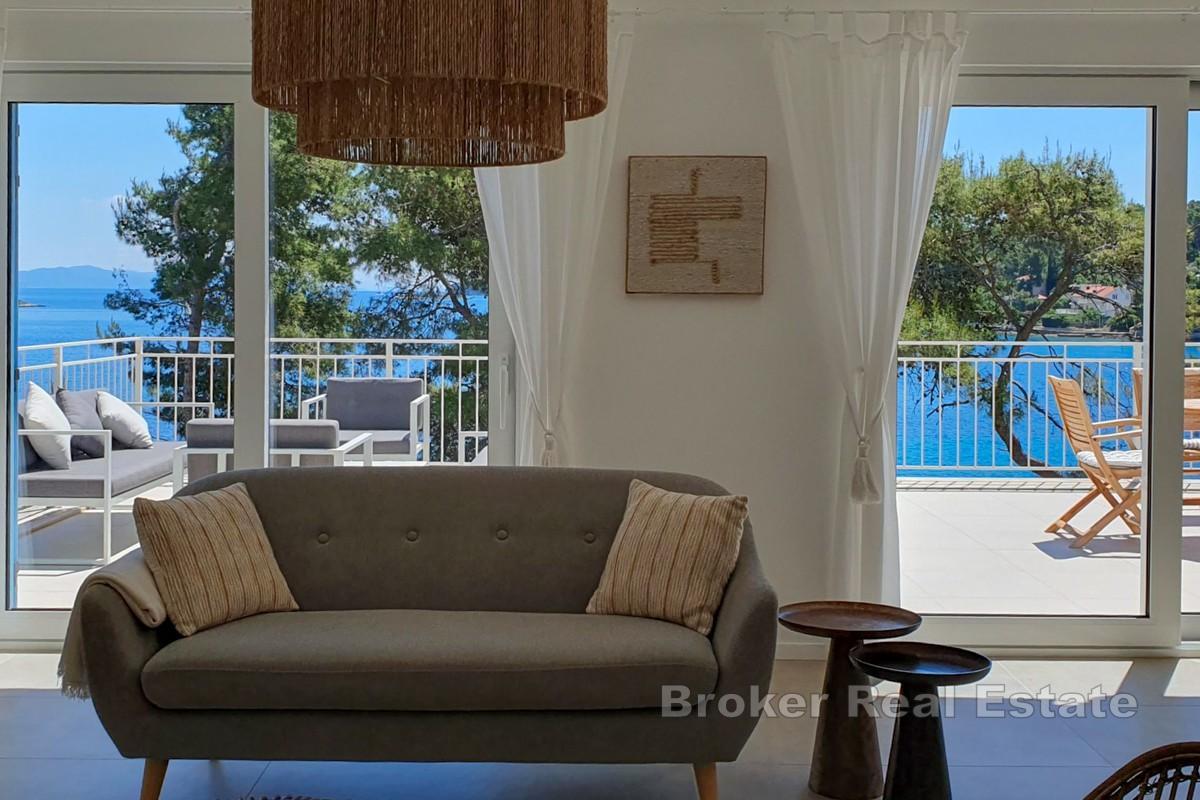 Neubauvilla in erster Reihe zum Meer