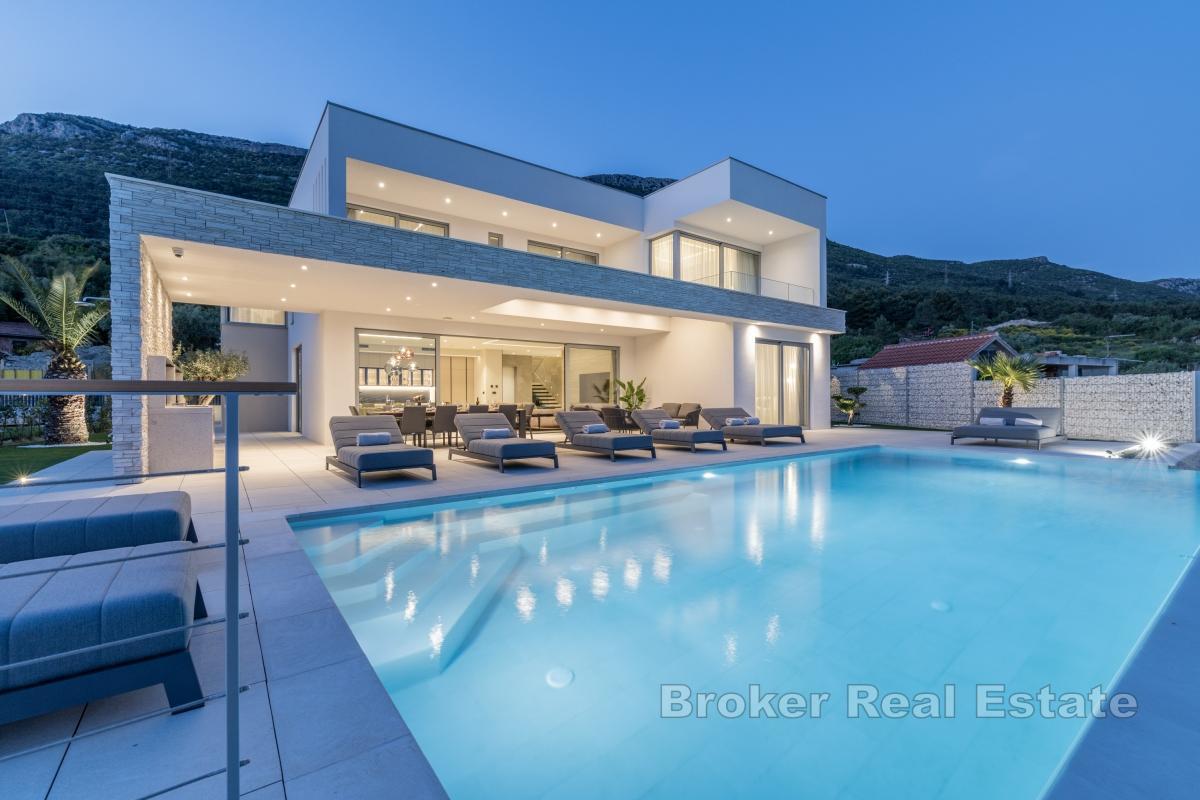 Luxuriöse Villa mit Panoramablick aufs Meer