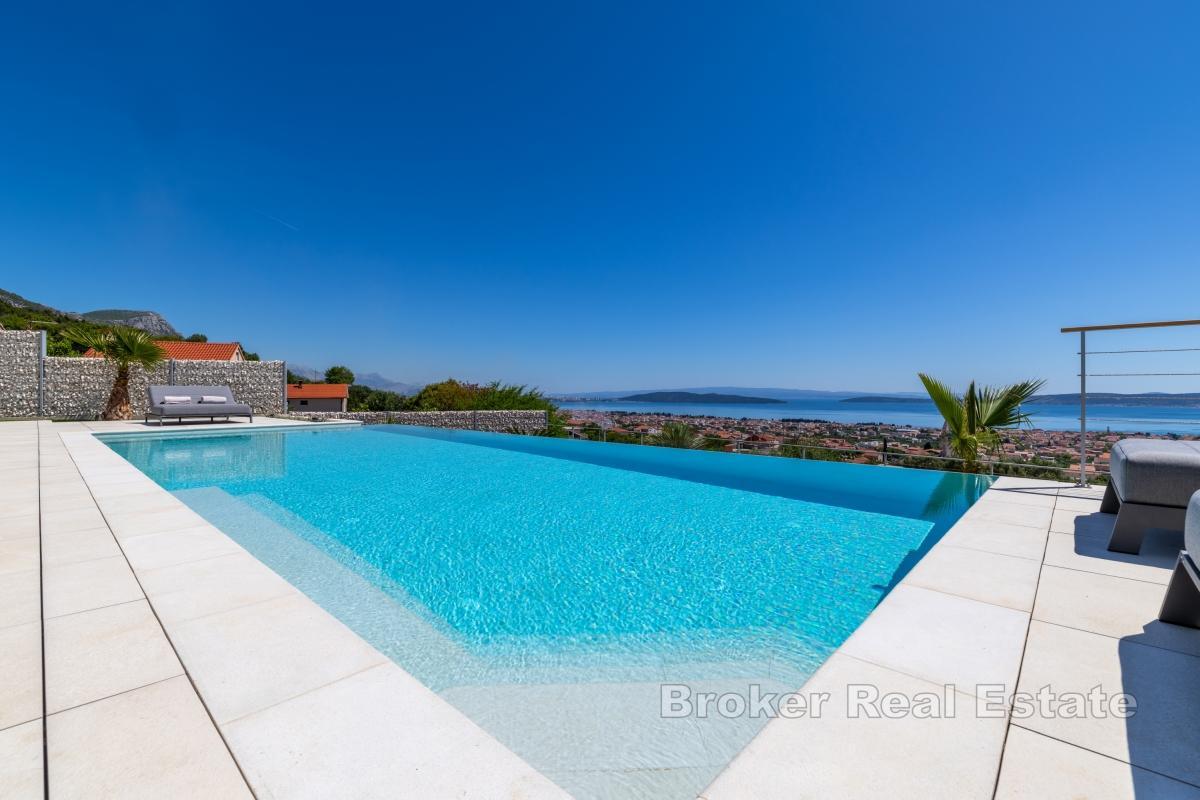 Luxuriöse Villa mit Panoramablick aufs Meer