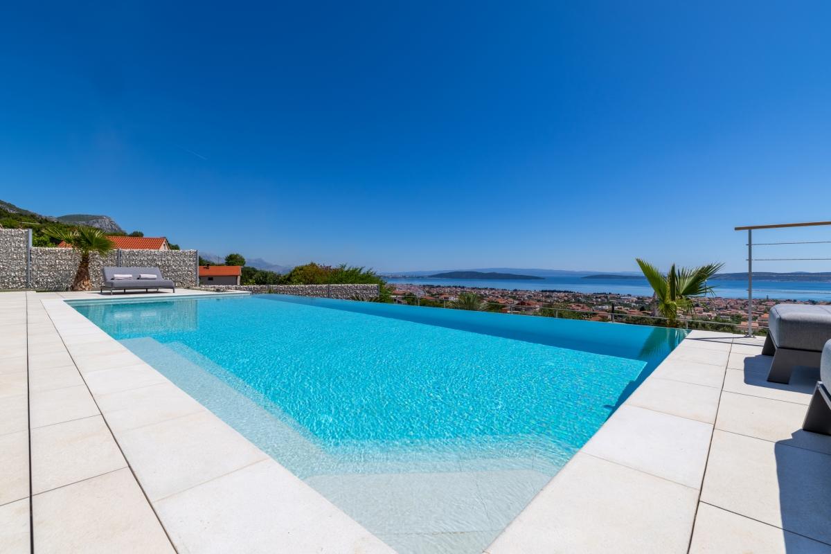 Luxusní vila s panoramatickým výhledem na moře