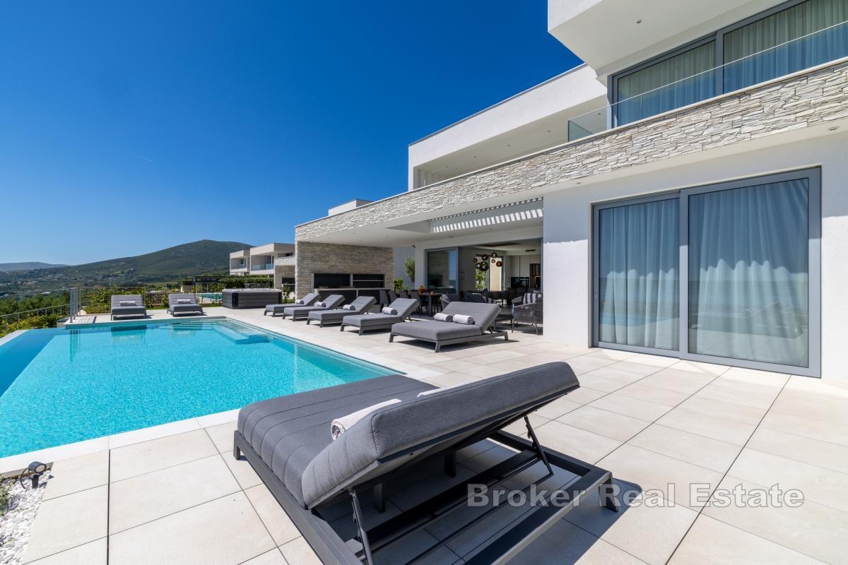 Luxuriöse Villa mit Panoramablick aufs Meer