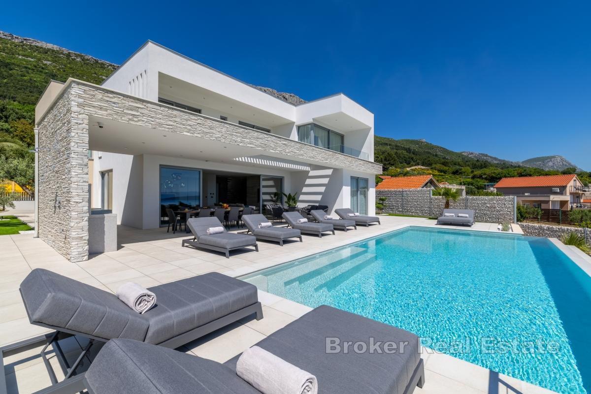 Luxuriöse Villa mit Panoramablick aufs Meer