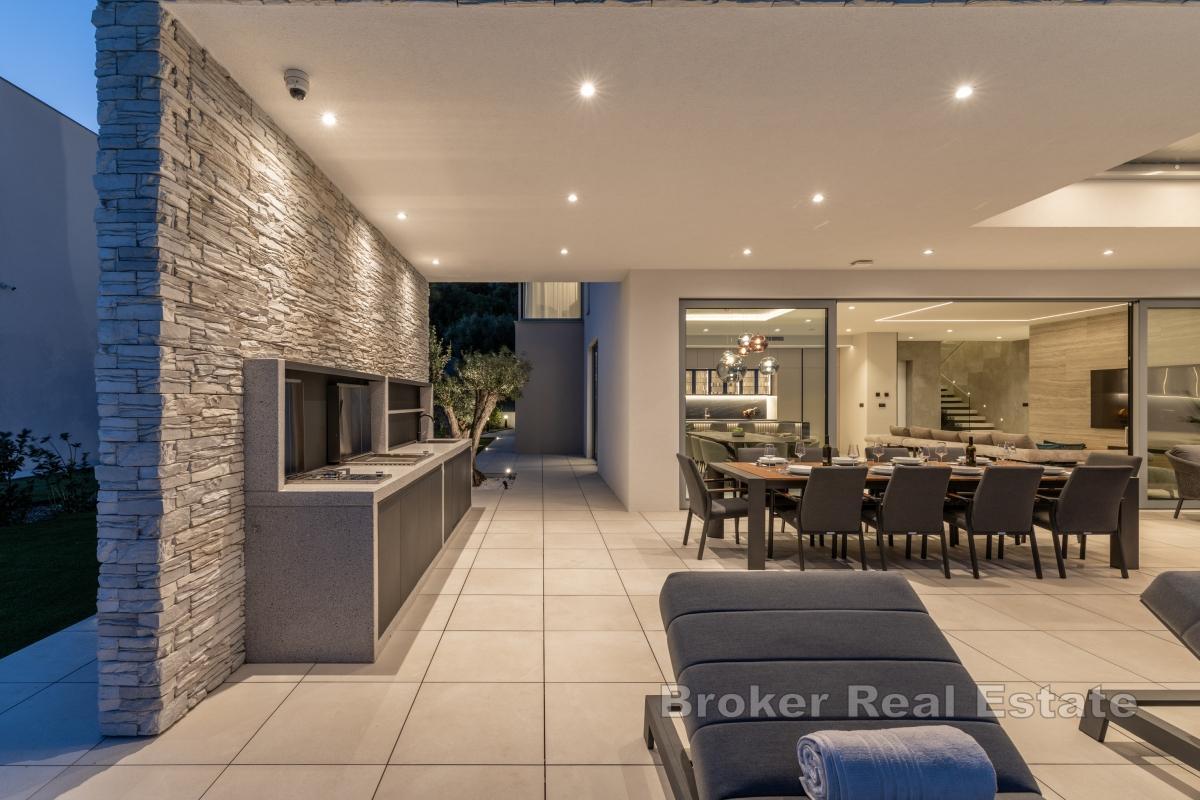 Luxuriöse Villa mit Panoramablick aufs Meer