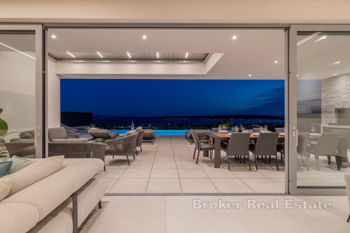 Luxuriöse Villa mit Panoramablick aufs Meer