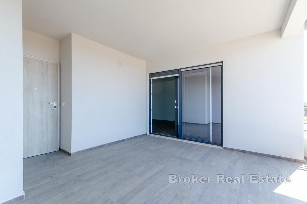 Novoizgrađeni apartmani s pogledom na more