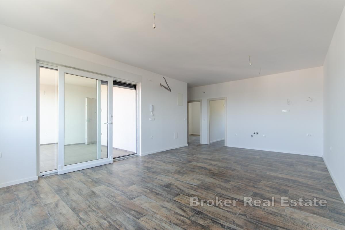 Novoizgrađeni apartmani s pogledom na more