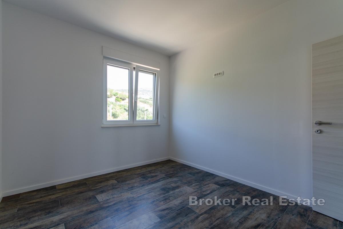 Novoizgrađeni apartmani s pogledom na more
