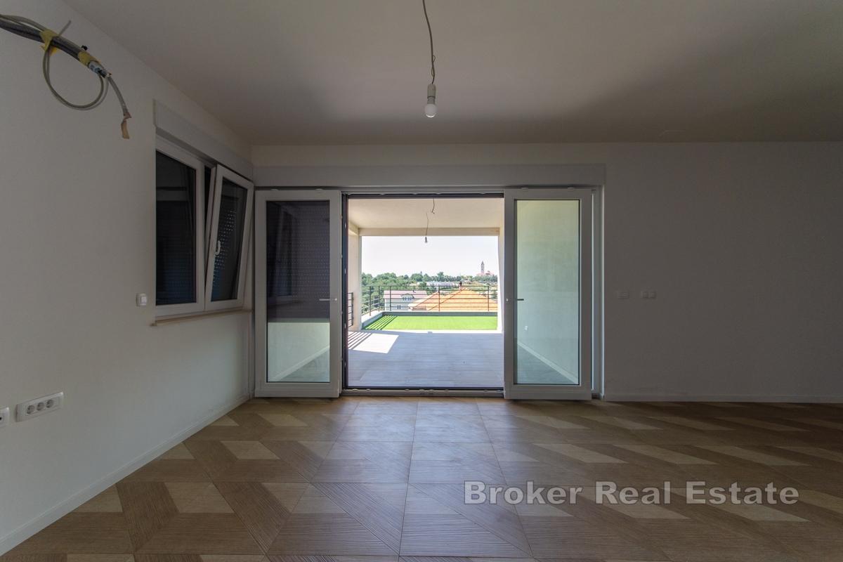 Novoizgrađeni apartmani s pogledom na more