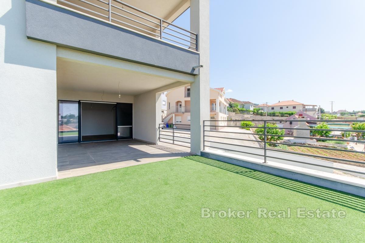 Novoizgrađeni apartmani s pogledom na more