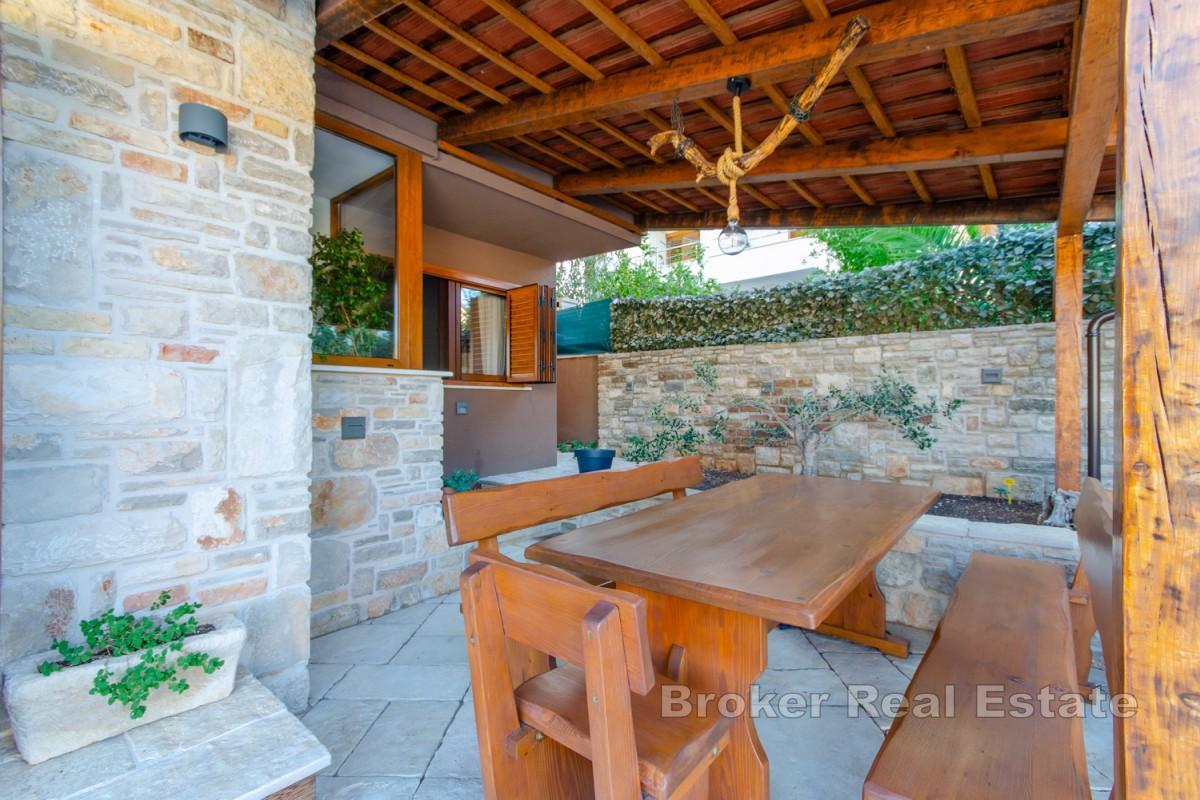 Charmantes Steinhaus mit Pool und Meerblick