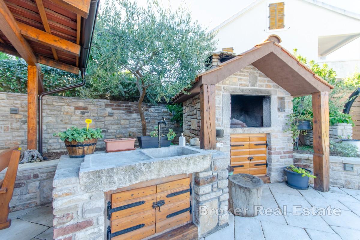 Charmantes Steinhaus mit Pool und Meerblick