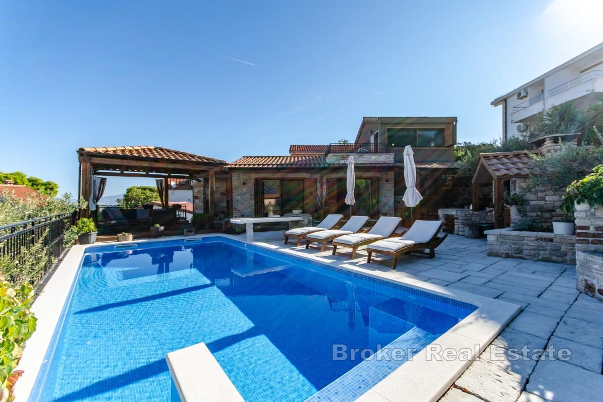 Charmantes Steinhaus mit Pool und Meerblick