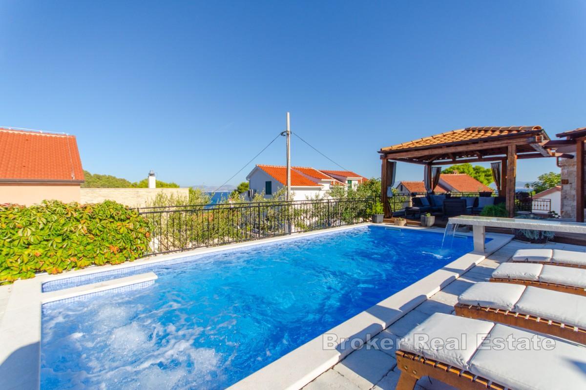 Charmantes Steinhaus mit Pool und Meerblick