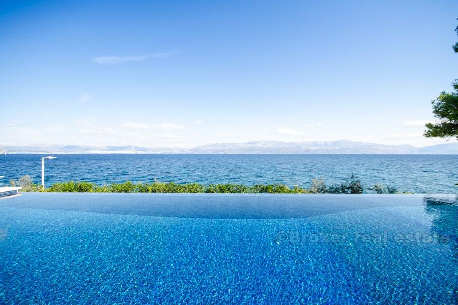 Lyxvilla vid havet, till salu