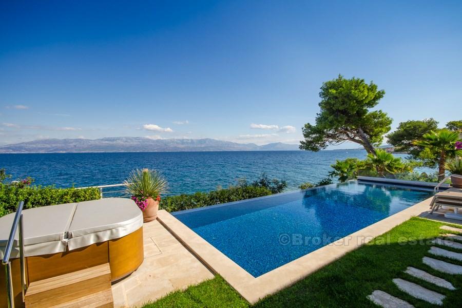 Villa de luxe au bord de la mer, à vendre