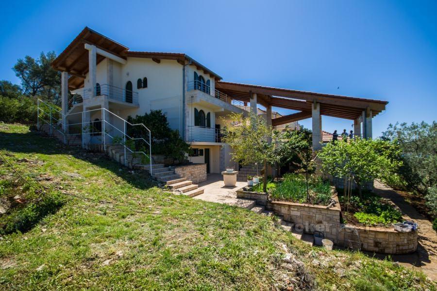 Maison unique avec vue sur la mer, à vendre