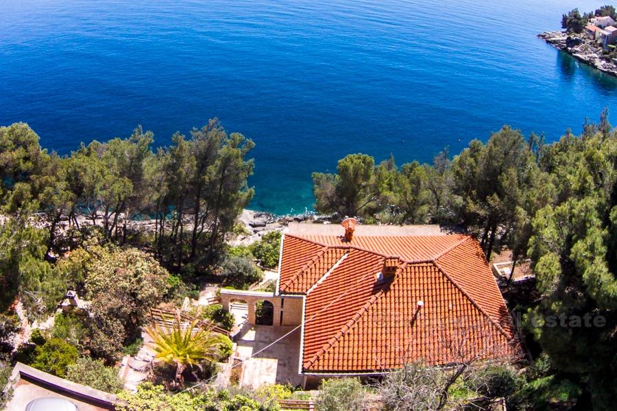 Maison sur 2 étages, au bord de la mer, à vendre