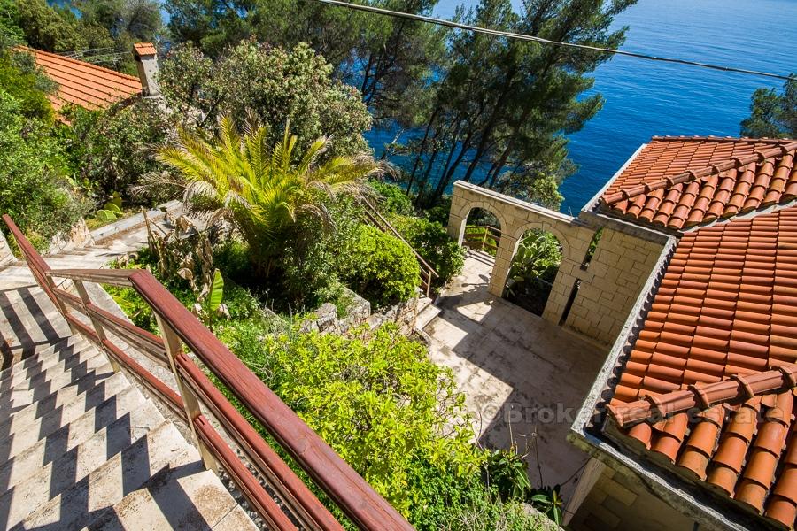 Maison sur 2 étages, au bord de la mer, à vendre