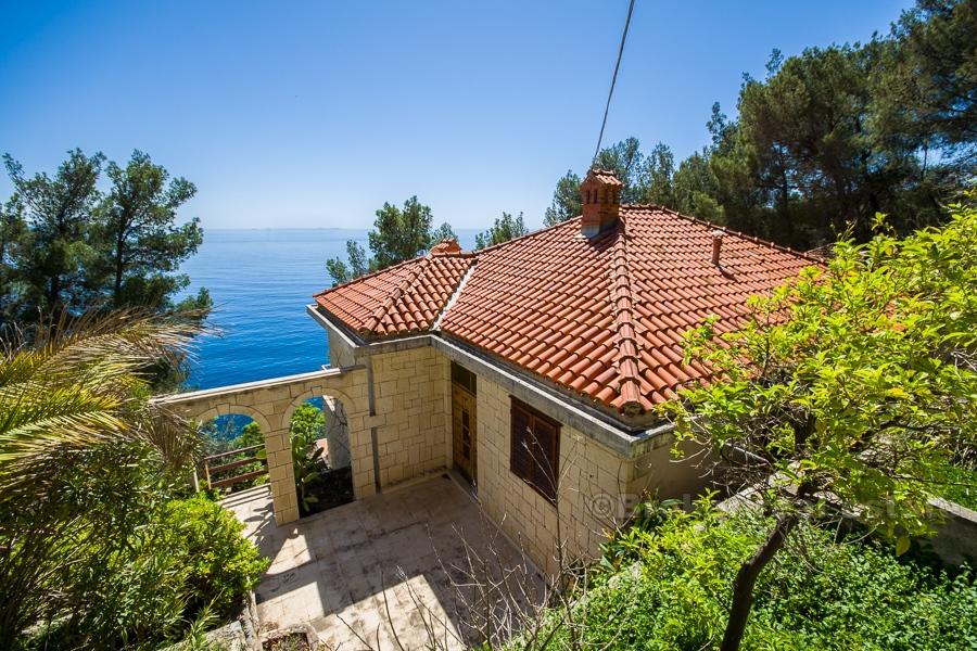 Maison sur 2 étages, au bord de la mer, à vendre