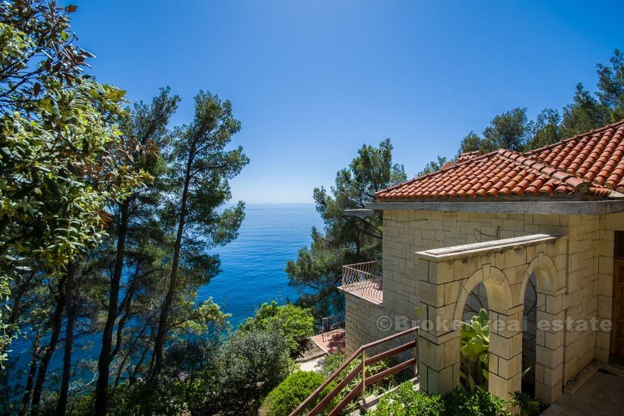 Maison sur 2 étages, au bord de la mer, à vendre