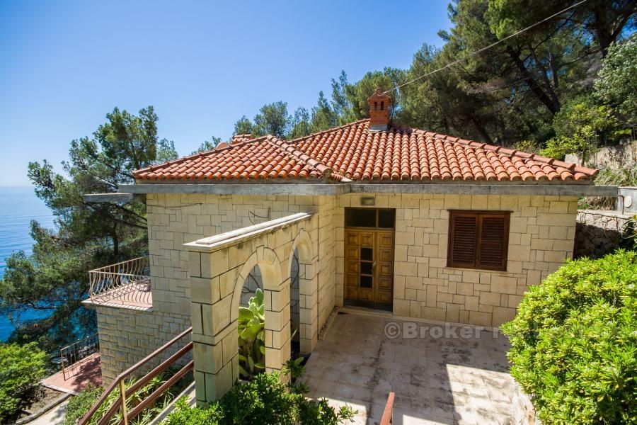 Maison sur 2 étages, au bord de la mer, à vendre