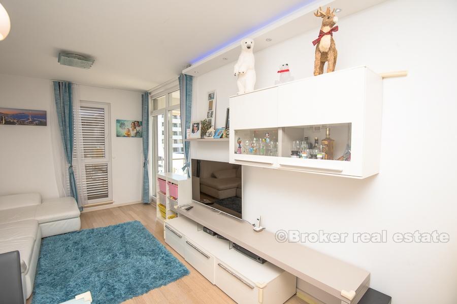 One bedroom apartment with sea view, for sale