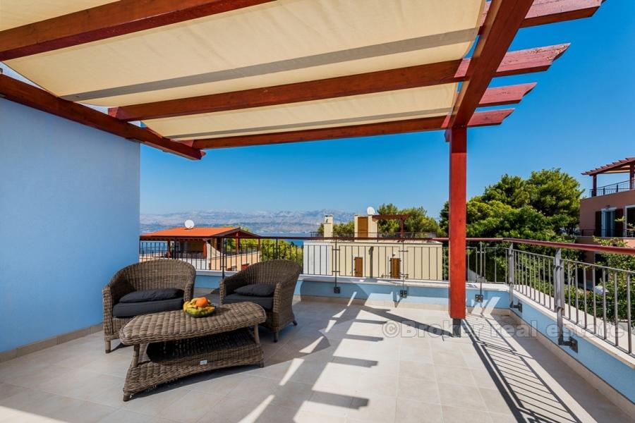 Modern villa med pool och havsutsikt, till salu