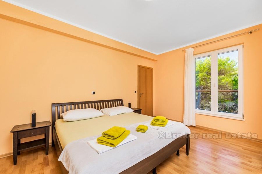 Villa moderne avec piscine et vue sur la mer, à vendre