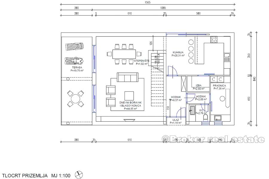 Villa med basseng og havutsikt, til salgs
