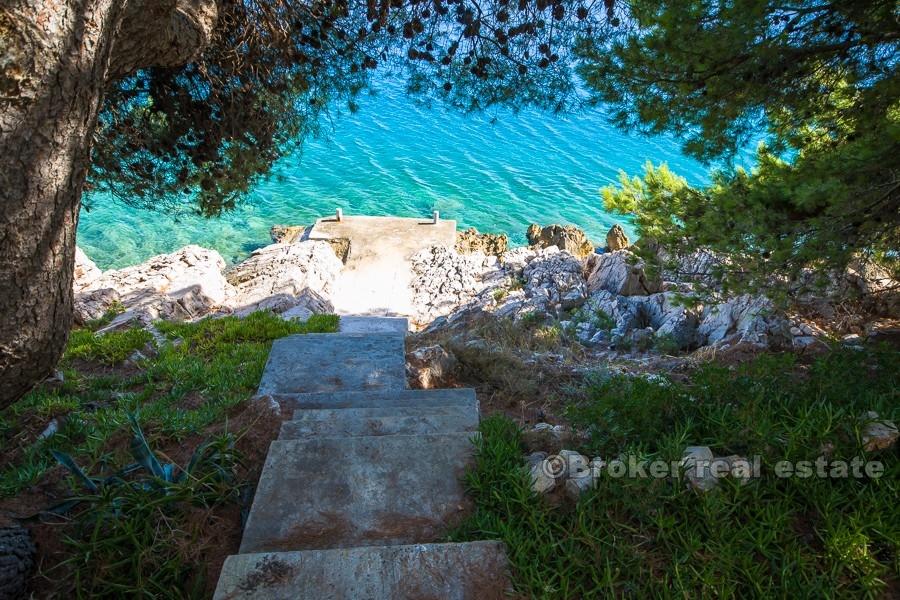 Maison pieds dans l'eau avec lande, à vendre