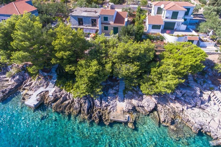 Dom nadbrzeżny z torfowiskiem, na sprzedaż