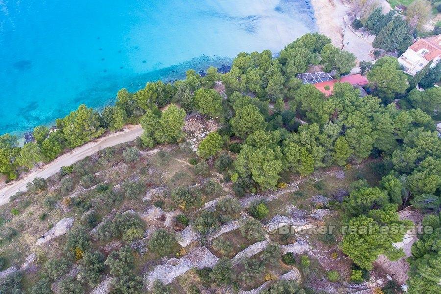 Attraktives Grundstück, erste Reihe zum Meer, zu verkaufen