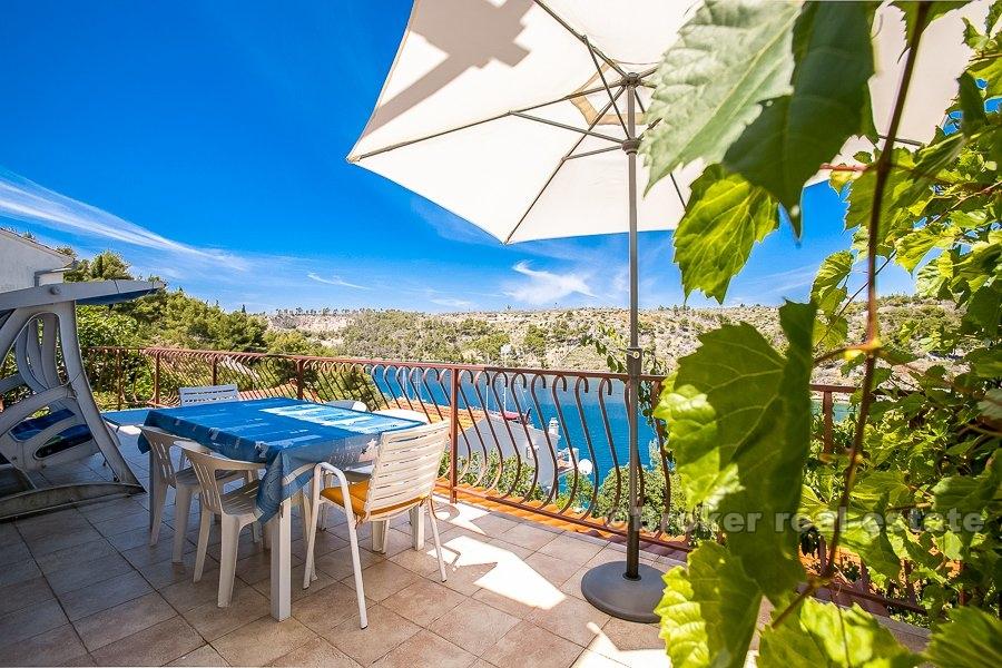 Detached house with sea view, for sale