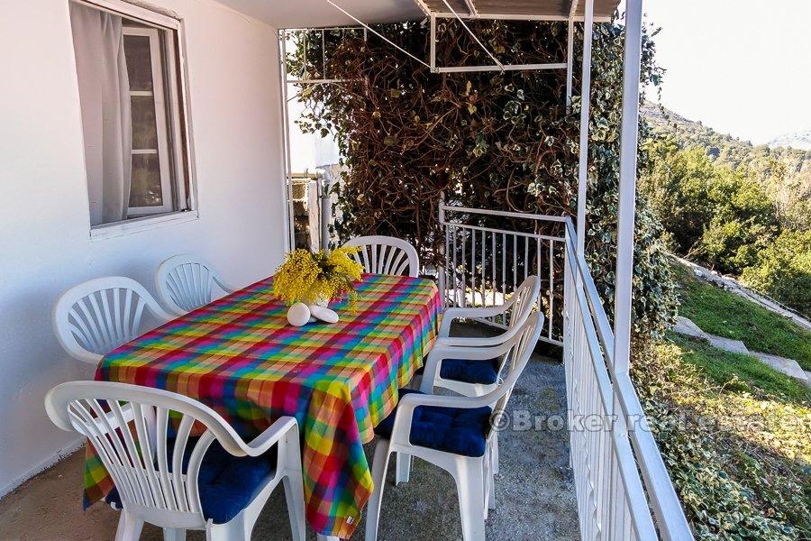 2 våningshus med havsutsikt, till salu