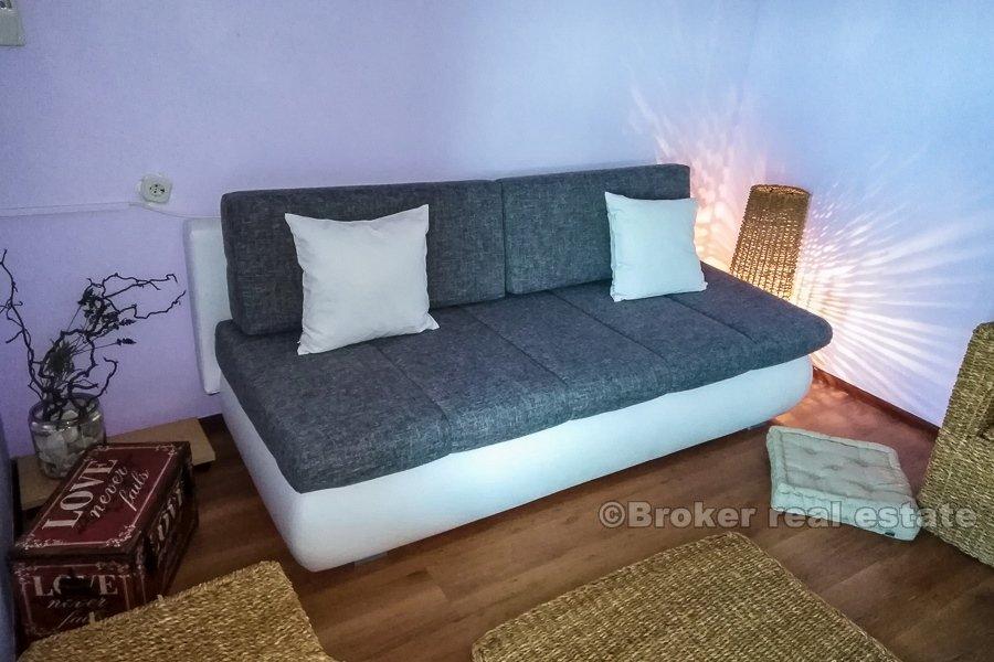 2 våningshus med havsutsikt, till salu